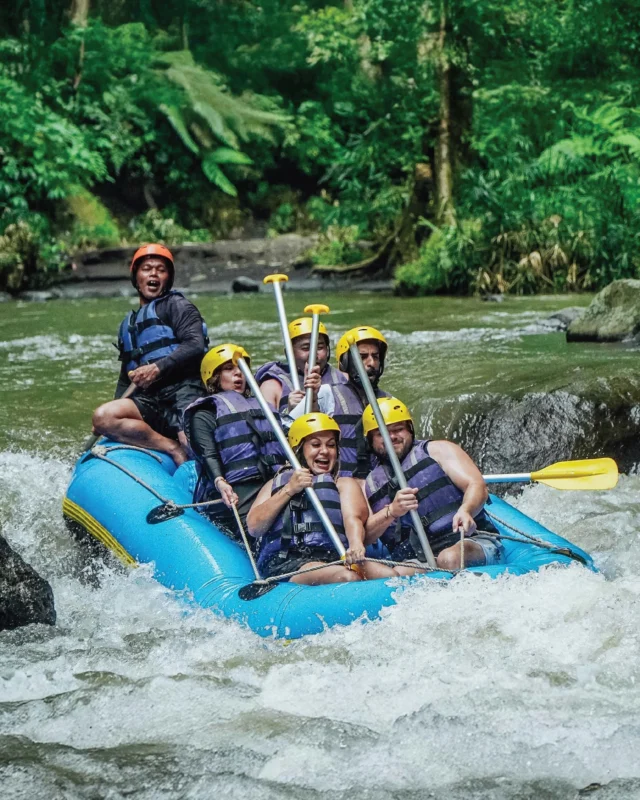 This might be the happiest ride on the Ayung River Paddling together. Splashing water. Laughing the whole way down. Rafting with friends just hits different. Beautiful jungle views Fun rapids And a lot of unforgettable moments. Would your team paddle… or just laugh the whole time?