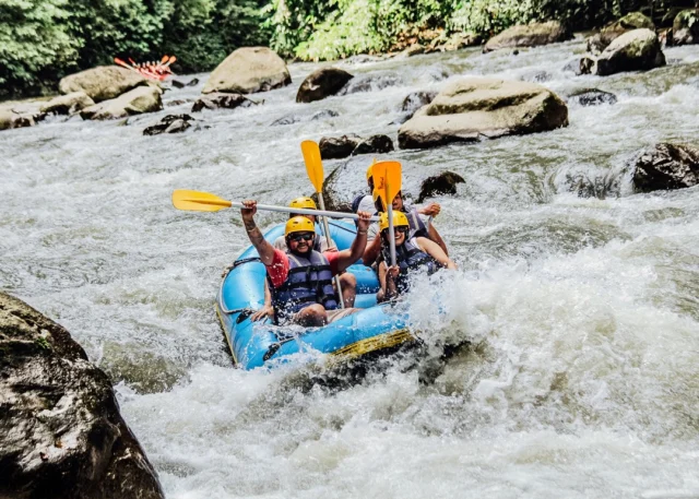 This is your sign to try rafting in Bali Big splashes. Fast rapids. Good laughs. Cruising through the Ayung River with jungle views all around Fun with friends. Fun with family. Fun from start to finish. Not too extreme. Just the right amount of adventure Would you try this ride?