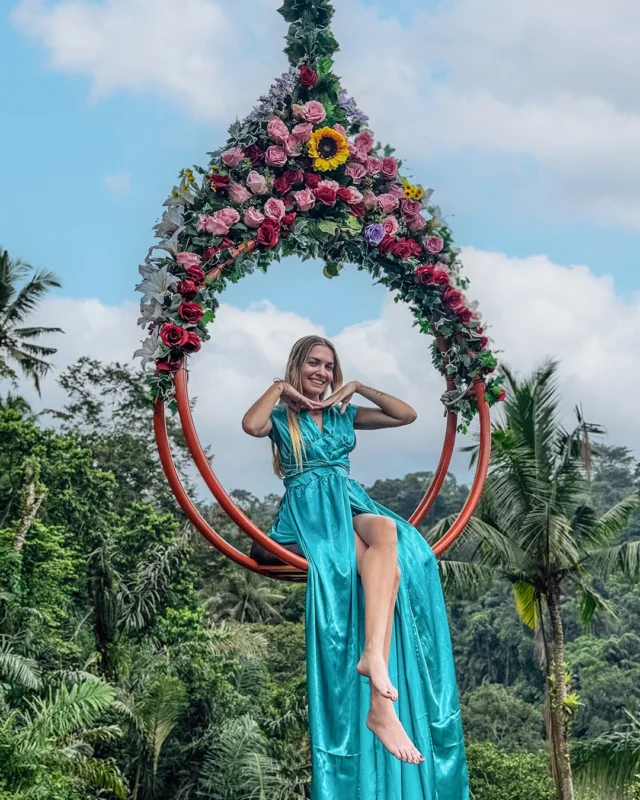Pretty views. Cute moments. Jungle vibes. From the Bloom Ring Swing to cozy moments at Pertiwi Café and romantic spots above the Ayung River Valley Every corner feels photo-ready Come for the swing. Stay for the atmosphere Which spot would you try first?