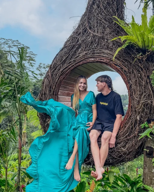 Pretty views. Cute moments. Jungle vibes. From the Bloom Ring Swing to cozy moments at Pertiwi Café and romantic spots above the Ayung River Valley Every corner feels photo-ready Come for the swing. Stay for the atmosphere Which spot would you try first?