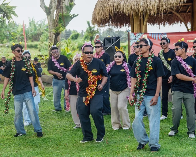 Forget the boring meeting room. This is how teams actually bond. Team building. Paintball. Rafting. ATV. All in one day — all in one place. No long presentations. No awkward office games. Just mud, laughter, teamwork, and memories that actually stick. From strategy in the paintball arena to paddling together on the river and riding through Bali’s private ATV track This is team building, Pertiwi style. Planning your next company outing?