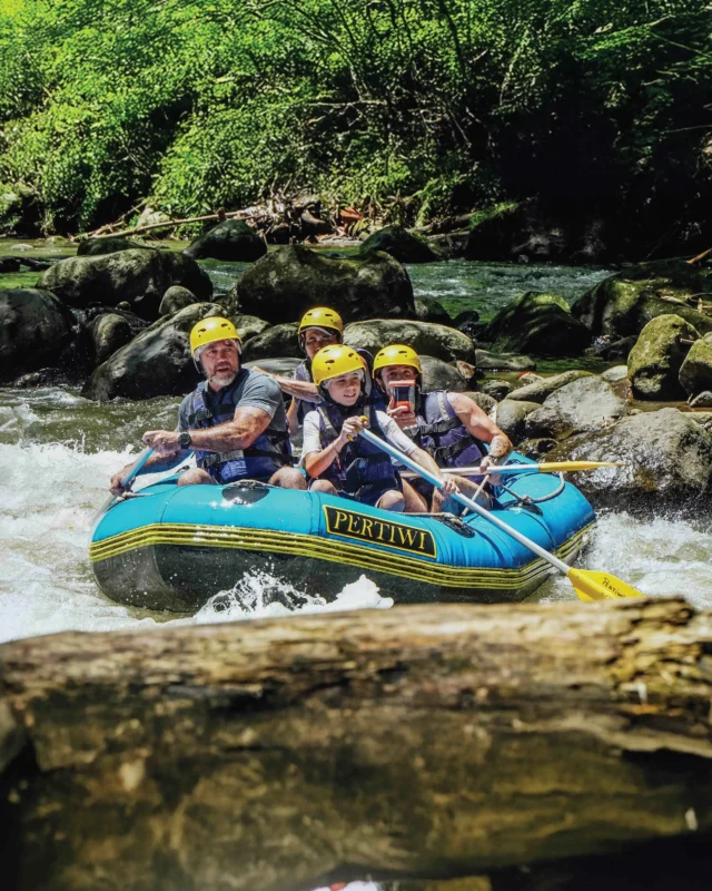 Rafting in Bali hits different Ayung River. Jungle views. Fun rapids. Big splashes. It’s the kind of adventure that feels exciting, but still friendly enough to enjoy with your crew or family No need to be an adrenaline junkie. Just bring good energy and let the river do the rest. Would your family try this? Get instant quote and exclusive direct online offer on our website.